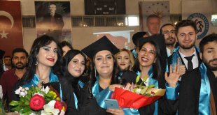 Kafkas Üniversitesi'nde mezuniyet coşkusu