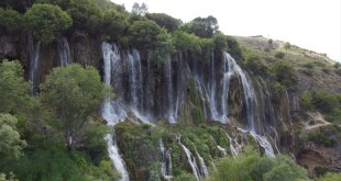 Yağışların ardından debisi artan Girlevik Şelalesi misafirlerini ağırlıyor