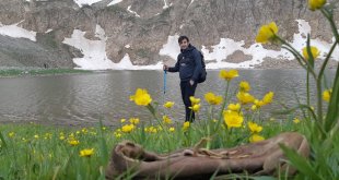 Doğaseverler 3 bin rakımlı Fatma Hatun Gölü yakınında buldukları kuzunun sahibini arıyor