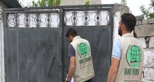 Ağrı Umut Kervanı Derneği, canlı yayın kampanasında topladıkları parayı ihtiyaç sahibi aileye ulaştırdı