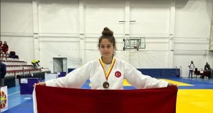 Vanlı Sinem Aydın Makedonya'dan bronz madalyayla döndü