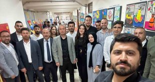 Ağrı'da öğrencilerin eserlerinin yer aldığı yıl sonu sergisi açıldı