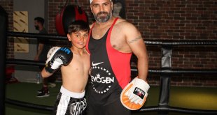 9 yaşında dünya şampiyonu olan minik kick boksçu yeni hedefleri için ter döküyor