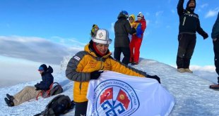 Türkiye-Kırgızistan bayrağı, Ağrı Dağı zirvesinde