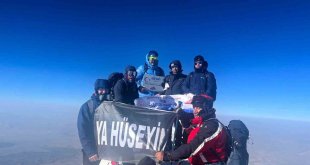 Iğdırlı dağcılar Kerbela şehitlerini Ağrı Dağı'nın zirvesinde andı