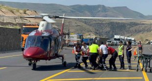 Sarıkamış'taki otobüs kazasına ambulans helikopter desteği