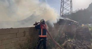 Yüksekova'da ahır yangını