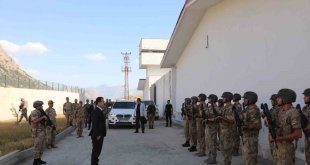 Vali Akbıyık, Beyyurdu Üs Bölgesi'ni ziyaret etti
