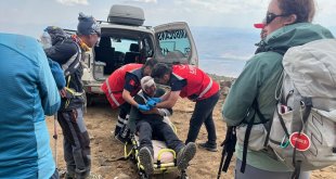 Ağrı Dağı'nda düşerek yaralanan 64 yaşındaki yabancı uyruklu dağcı tedavi altına alındı
