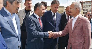 Ulaştırma ve Altyapı Bakanı Uraloğlu, AK Parti Hakkari İl Başkanlığında konuştu: