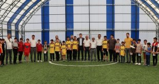 Kuran kursu öğrencileri halı sahada ter döktü