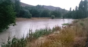 Kars'ta sağanak su baskınlarına yol açtı