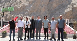 Hakkari Valisi İdris Akbıyık, basın mensuplarıyla bir araya geldi