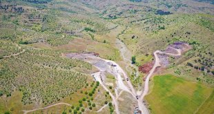 Malatya'da Yenice Barajı'nda gövde sıyırma kazı çalışması devam ediyor