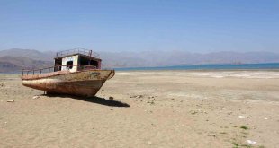 Van Gölü'ndeki iyileşme kısa sürdü: Su tekrar çekilmeye başladı