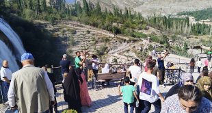 Erzurum'da misafir edilen depremzedeler Tortum Şelalesi'ni gezdi