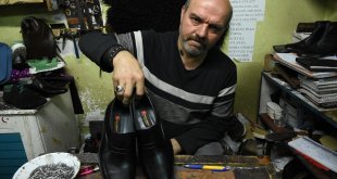 Sığır ve keçi derisinden 43 yıldır el yapımı ayakkabı üretiyor