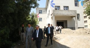 Muş Valisi İlker Gündüzöz, yapımı devam eden okulları inceledi
