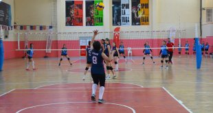ANALİG voleybol yarı final müsabakaları Ardahan'da başladı
