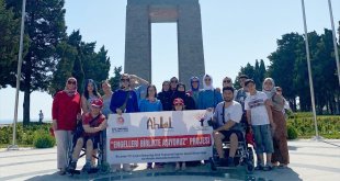 Ahlat'ta yaşayan engelliler Çanakkale'yi gezdi