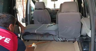 Aracın içine giren yılan itfaiyeyi seferber etti