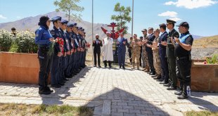Van'daki uçak kazasında şehit olan 7 emniyet mensubu anıldı