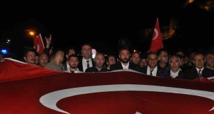 Karslılar 15 Temmuz'da demokrasi meydanını doldurdu