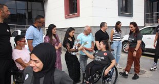 Tekerlekli Sandalye Basketbol A Milli Kadın Takımı'na Hakkari'de çiçekli karşılama