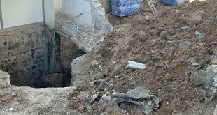 Elazığ'da göçük altında kalan işçi ekipler tarafından kurtarıldı