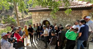 Irak'tan gelen turizm kafilesi Şemdinli'yi gezdi