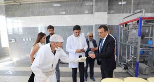 Vali Öksüz, Sanayi Tesislerinde incelemelerde bulundu