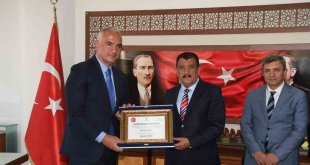 Bakan Ersoy'a Malatya'da Fahri Hemşehrilik Beratı verildi