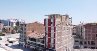 Malatya esnafı depremde yıkılan iş yerleri için "can suyu" bekliyor