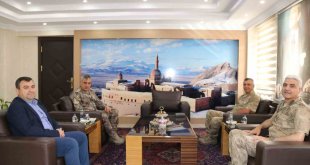 Erzurum Jandarma Bölge Komutanı Düz'den Ağrı Emniyet Müdürü Aydın'a ziyaret