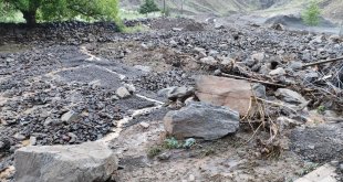 Bingöl'de sel taşkını köyü susuz bıraktı