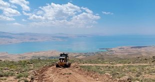 Van Büyükşehir Belediyesi yol çalışmalarını sürdürüyor