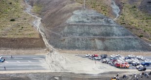 Erzincan-Sivas kara yolu heyelan nedeniyle ulaşıma kapatıldı