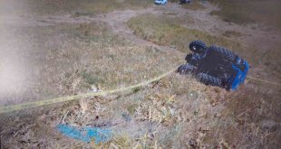 Devrilen traktörün altında kalan çiftçi hayatını kaybetti