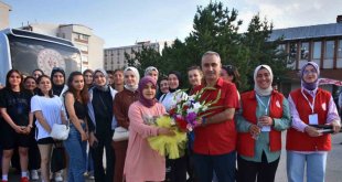 Kızlar 'Anadoluyuz Biz' kapsamında Erzurum'da