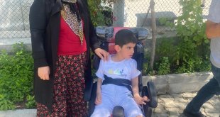 Hakkari'de engellilere akülü tekerlekli sandalye dağıtıldı