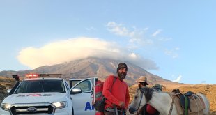 Ağrı Dağı'nda rahatsızlanan dağcı hastaneye kaldırıldı