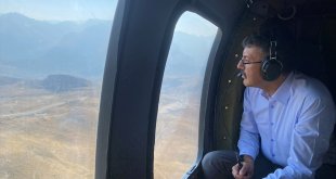 Hakkari Valisi Çelik, üs bölgelerindeki güvenlik güçleriyle bir araya geldi