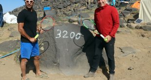 Ağrı Dağı'na tırmanan sporcular, 3200 rakımda idman yaptı