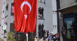 Şehit Piyade Sözleşmeli Er Selçuk'un Muş'taki ailesine şehadet haberi verildi