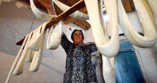 Kars köylerindeki kadınlar 'çeçil peyniri' üretimine başladı
