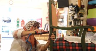 Sedir imalatı yapan kadın girişimci tek başına hem üretiyor hem onarıyor