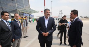 Hakkari Valiliğine atanan Ali Çelik kente geldi