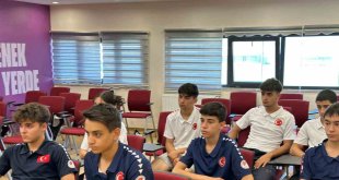 Buzda geleceğin şampiyonları yetişiyor