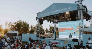 Erzurum'daki festivalden renkli görüntüler