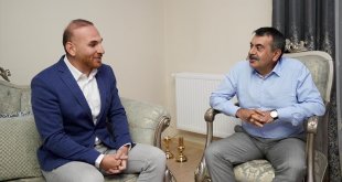 Milli Eğitim Bakanı Tekin, sosyal medyadan çay davetinde bulunan öğretmen çifti ziyaret etti